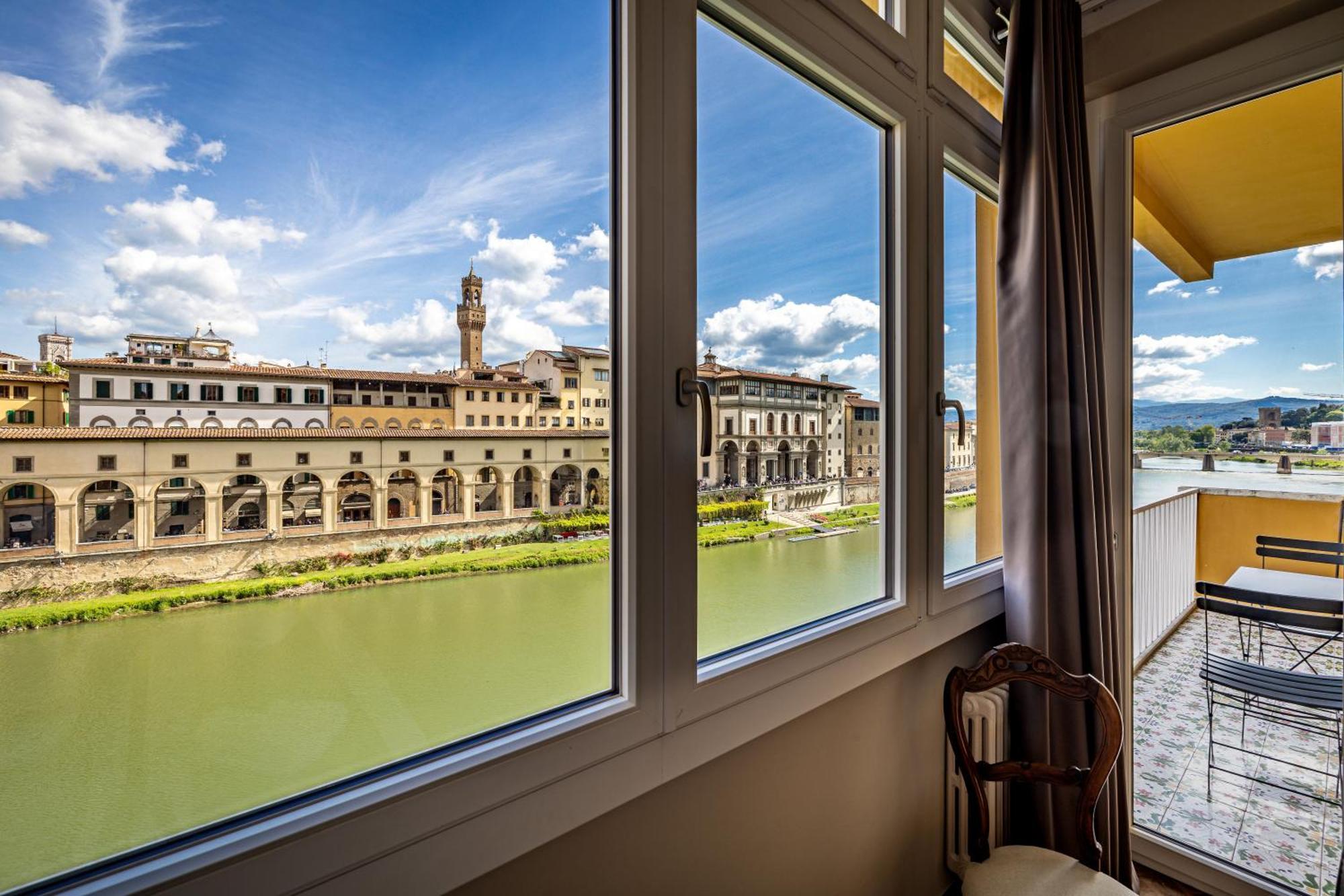 Yd Balcony On Pontevecchio View Florença Exterior foto